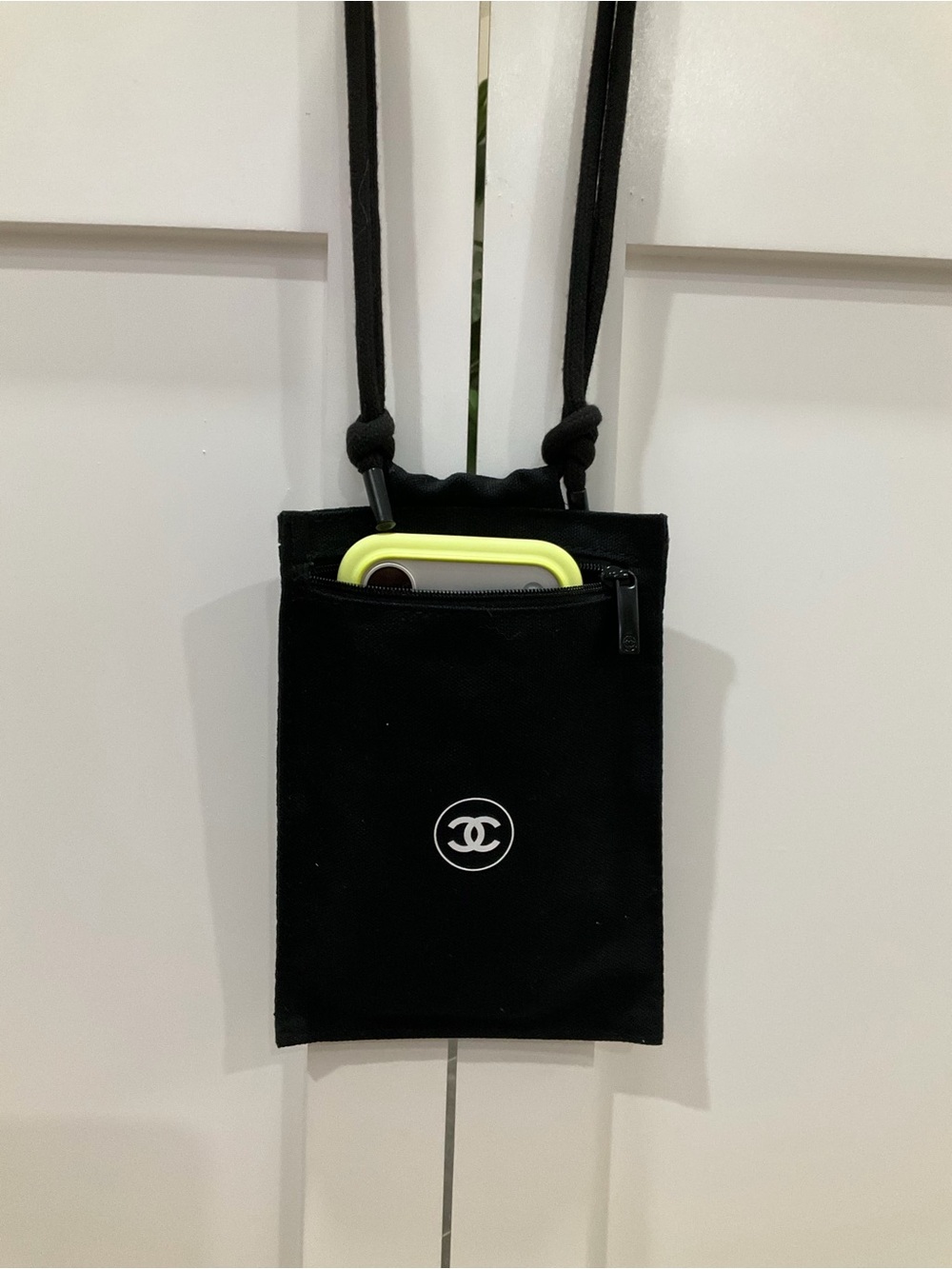NIB - CHANEL Novelty La Collection 2024 Passport/ smartphone holder ✨